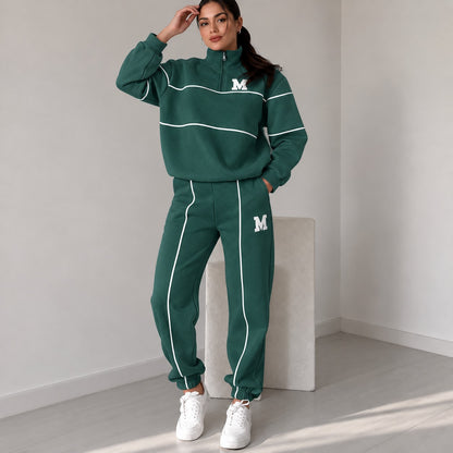 Conjunto Femenino Michigan™ con Sudadera College de Cuello Alto y Jogger con Cintura Elástica