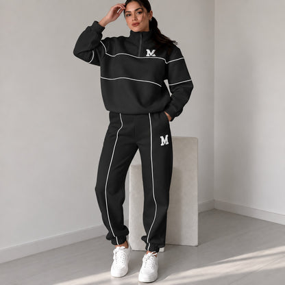 Conjunto Femenino Michigan™ con Sudadera College de Cuello Alto y Jogger con Cintura Elástica