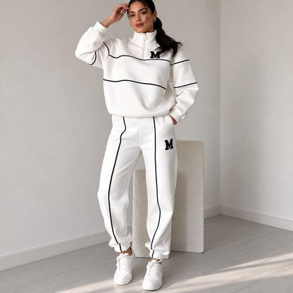 Conjunto Femenino Michigan™ con Sudadera College de Cuello Alto y Jogger con Cintura Elástica