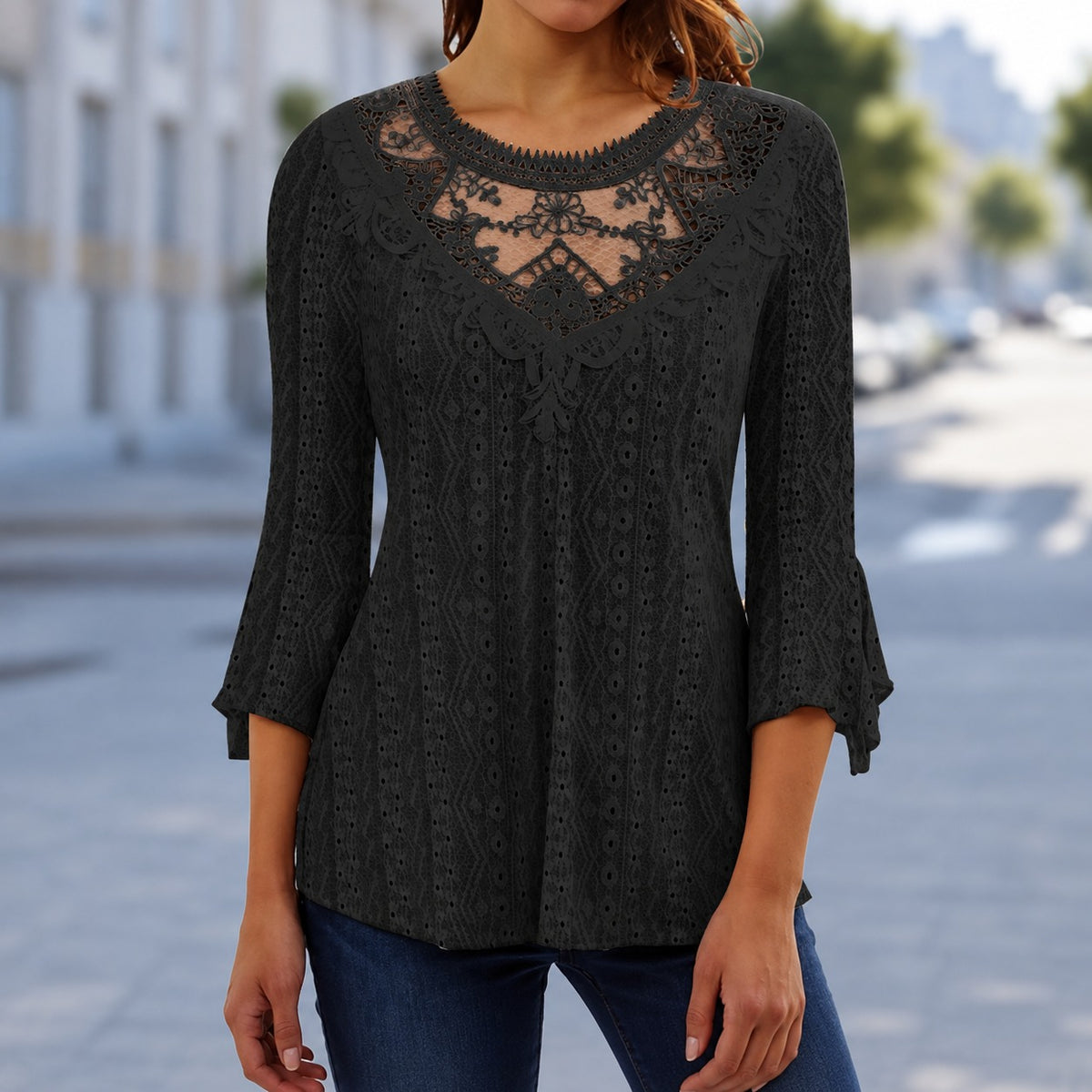 Blusa Sintra™ con Encaje Detallado, Diseños Florales y Mangas Acampanadas