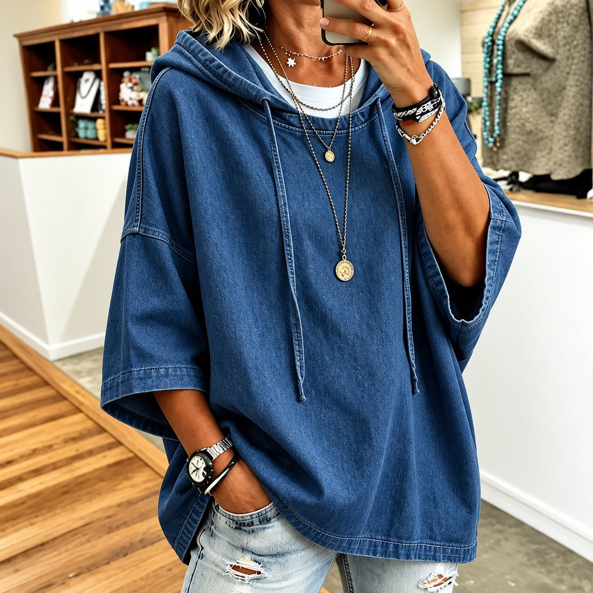 Blusa Aitana™ de Mezclilla con Capucha, Mangas 3/4 Amplias y Corte Holgado