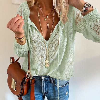 Blusa Ravena™ con Encaje Floral Calado y Escote con Lazo