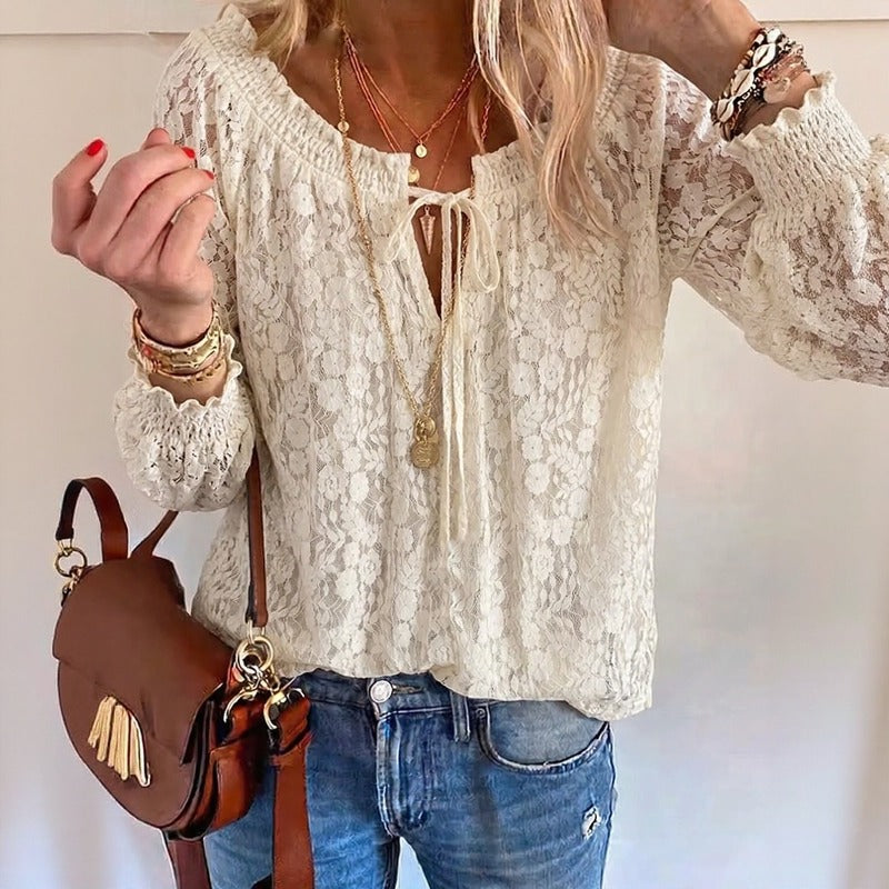 Blusa Ravena™ con Encaje Floral Calado y Escote con Lazo