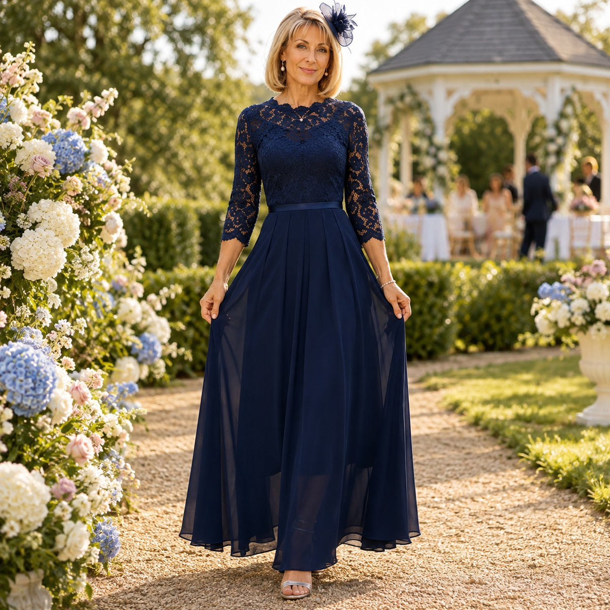 Vestido Amalia™ con Detalles de Encaje Floral y Mangas 3/4