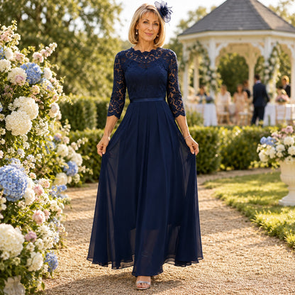 Vestido Amalia™ con Detalles de Encaje Floral y Mangas 3/4