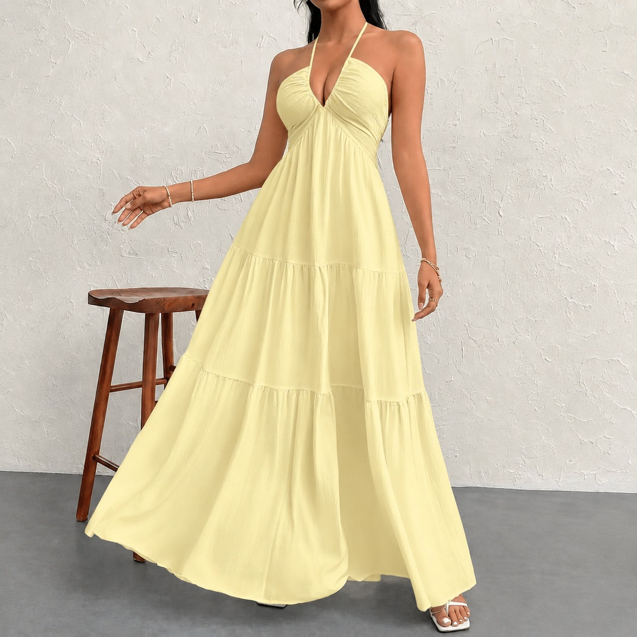Vestido Marielle™ con Cuello Halter y Lazo Delicado