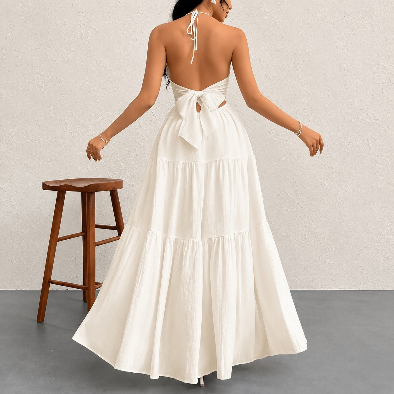 Vestido Marielle™ con Cuello Halter y Lazo Delicado