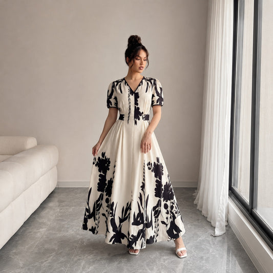 Vestido Maristelle™ Con Estampado Floral Contrastante y Escote en V