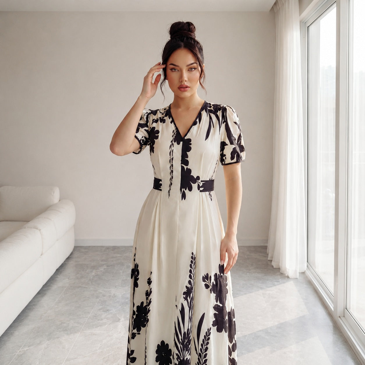 Vestido Maristelle™ Con Estampado Floral Contrastante y Escote en V