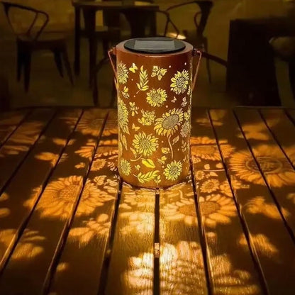 Farol Solar Solana™ con Proyección Floral y Resistencia al Agua