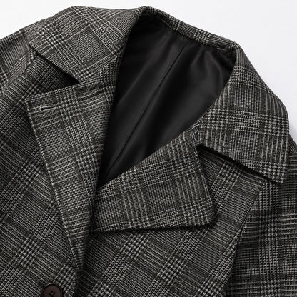 Chaqueta Nolene™ con Cuello Alto Estructurado, Cierre Cruzado y Estampado de Cuadros