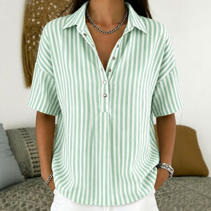 Camisa Marena™ con Rayas Verticales, Cuello Clásico y Botones Frontales