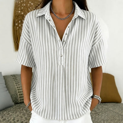 Camisa Marena™ con Rayas Verticales, Cuello Clásico y Botones Frontales