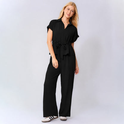 Conjunto Valena™ con Blusa de Lazada a la Cintura y Pantalón de Corte Amplio.