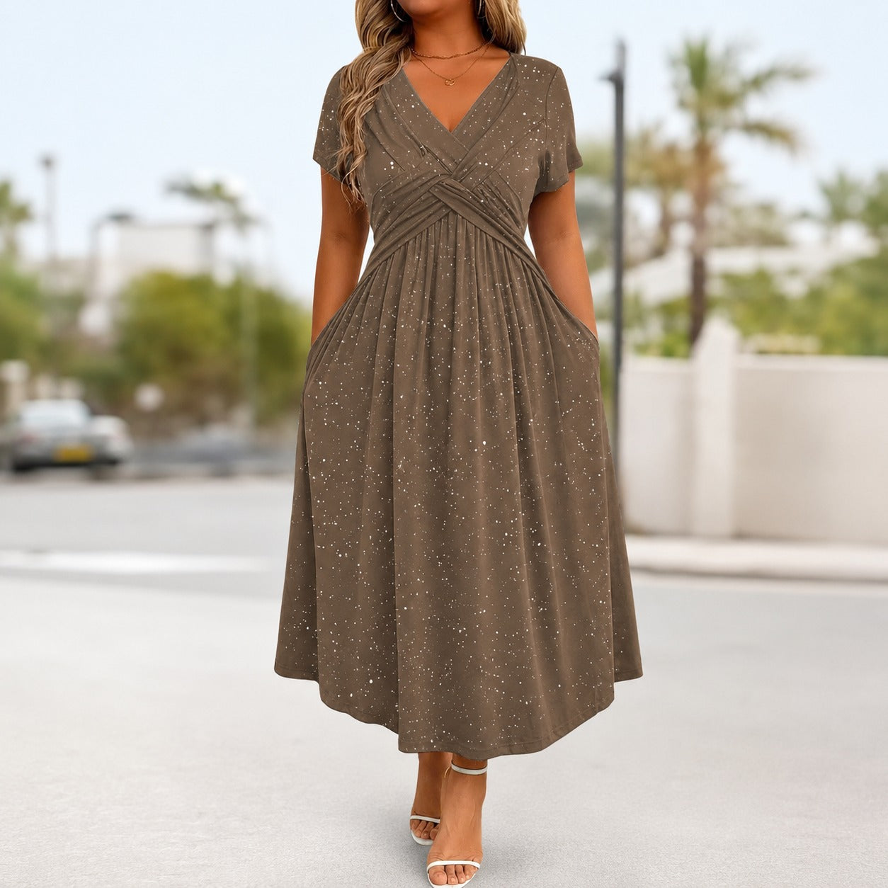 Vestido Serenna™ con Escote en V, Busto Drapeado y Bolsillos Laterales