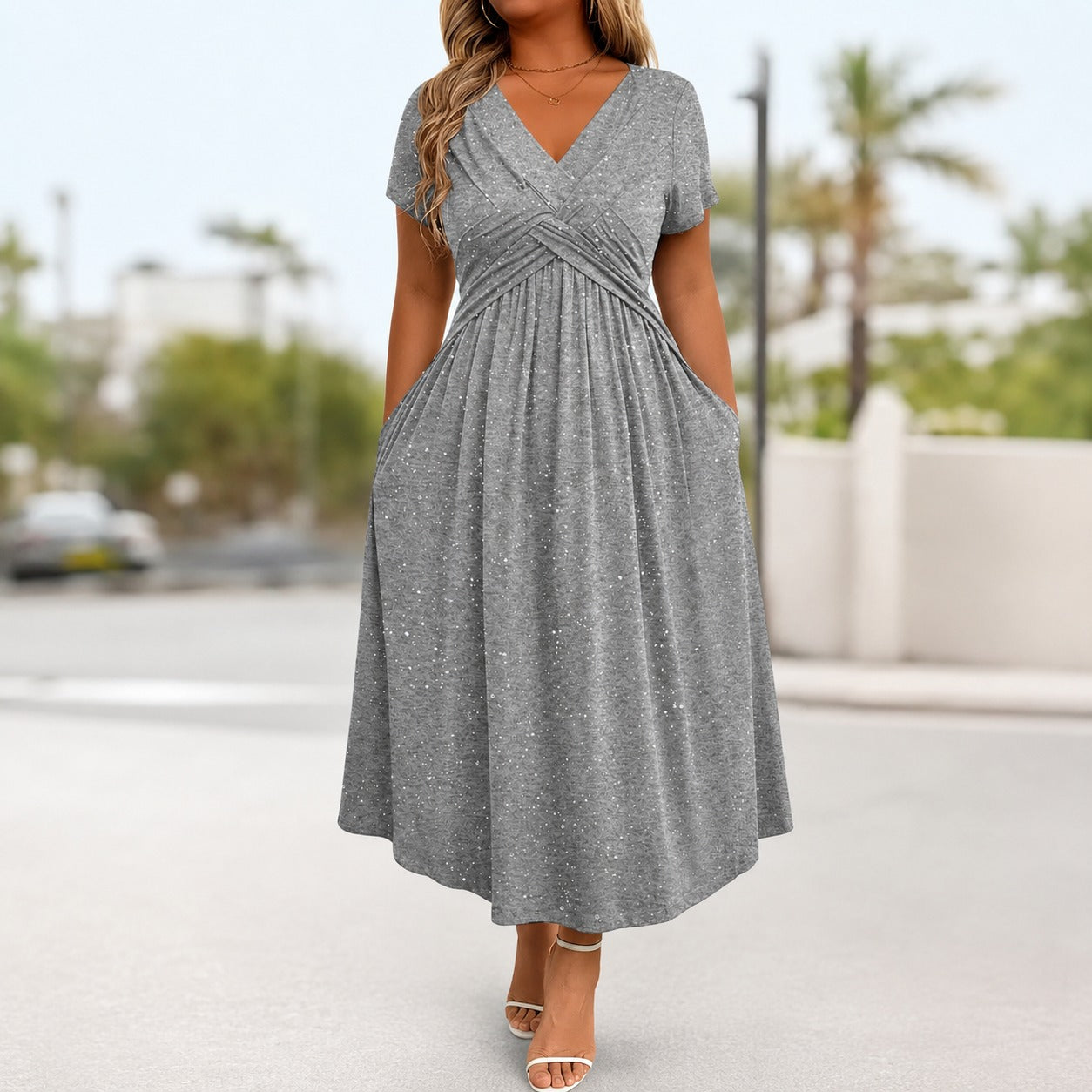 Vestido Serenna™ con Escote en V, Busto Drapeado y Bolsillos Laterales