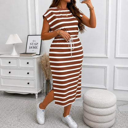 Vestido Almira™ con Estampado de Rayas y Abertura Lateral Discreta