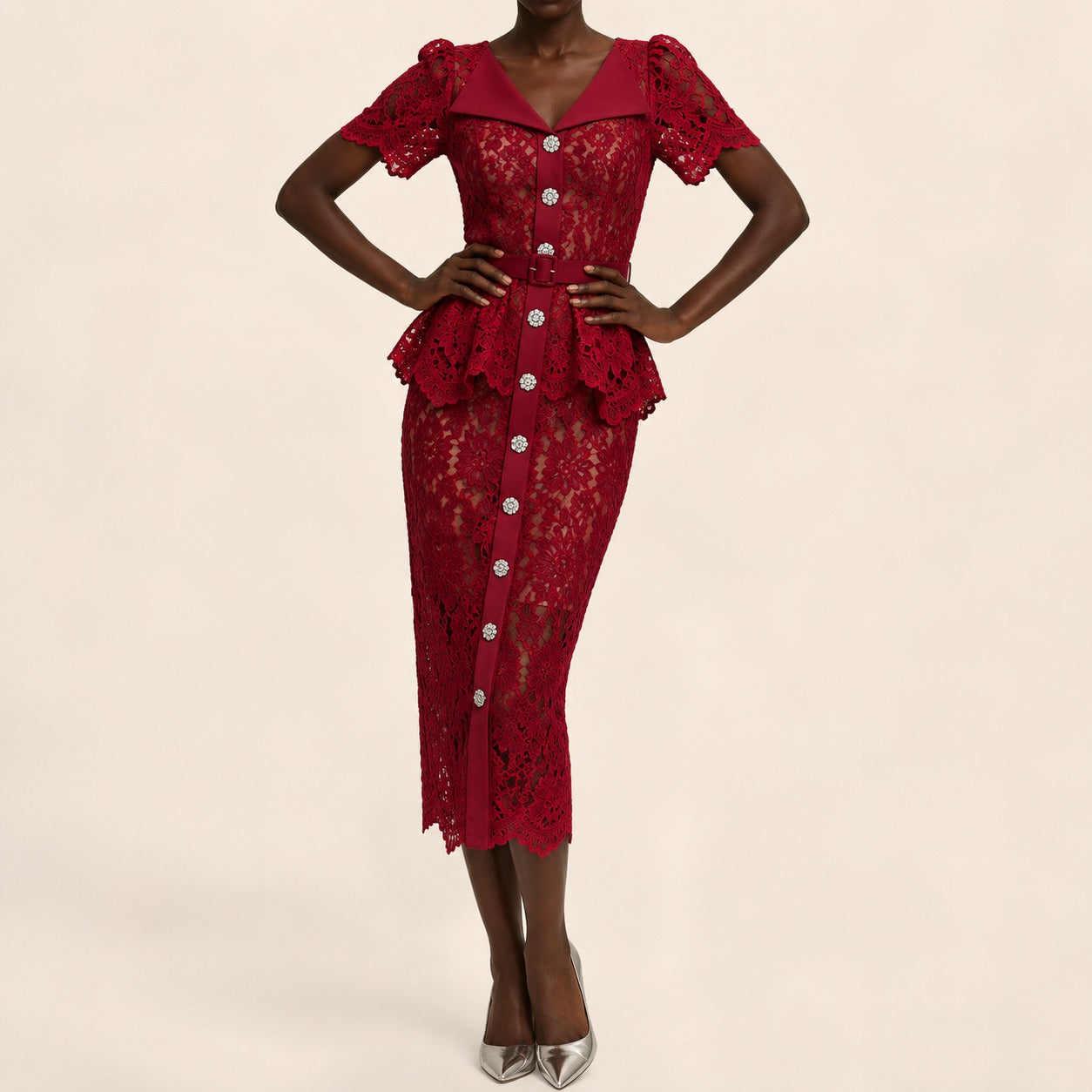 Vestido Marivelle™ con Encaje Floral, Peplum y Botones Ornamentales