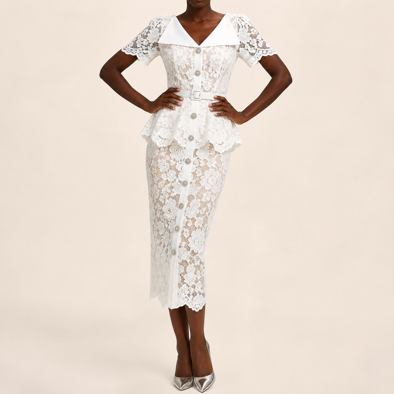 Vestido Marivelle™ con Encaje Floral, Peplum y Botones Ornamentales