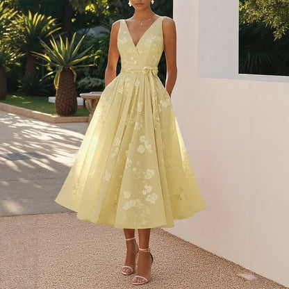 Vestido Lavienne™ con Estampado Floral y Cintura Marcada con Lazo
