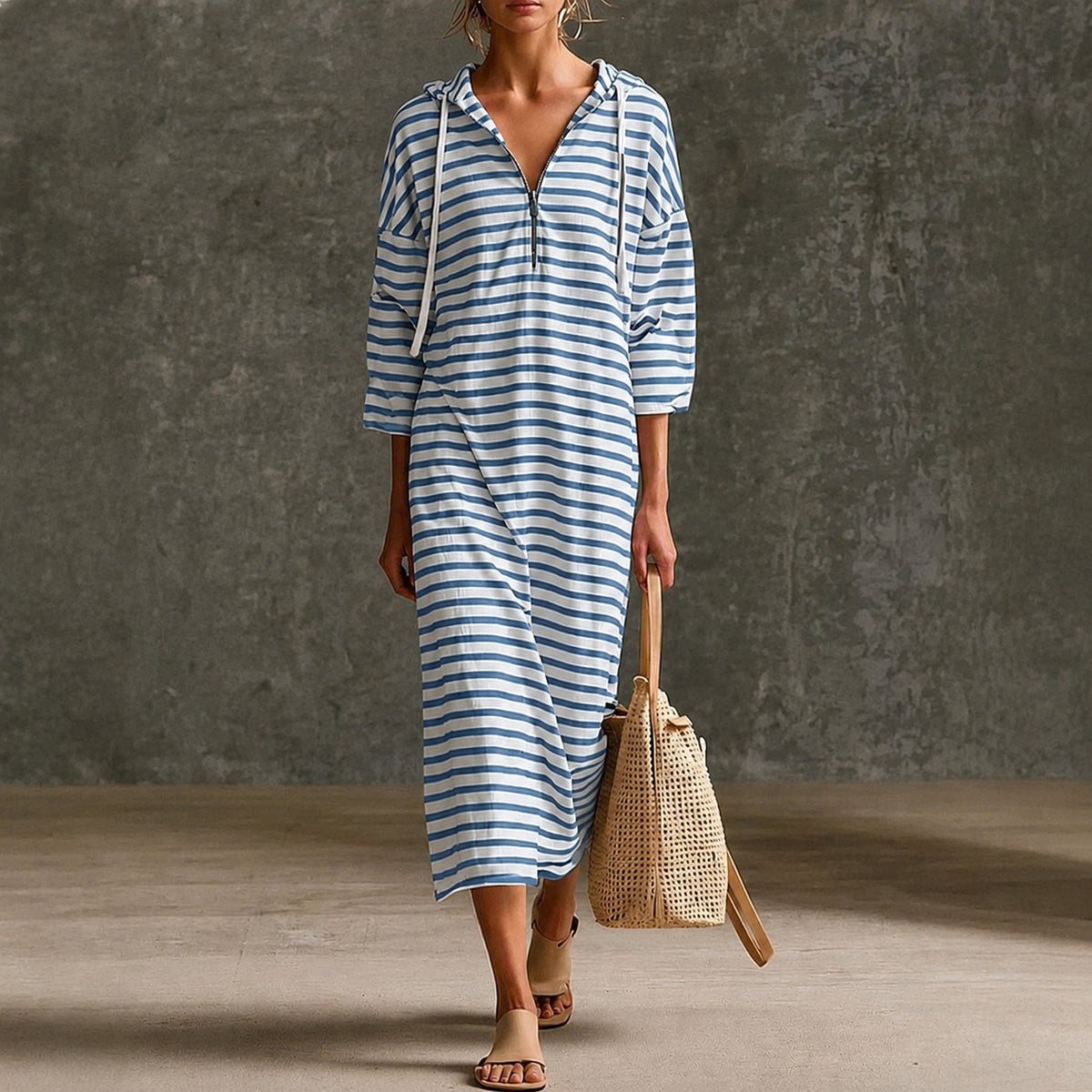 Vestido Viona™ a Rayas con Capucha y Escote en V con Cierre Metálico