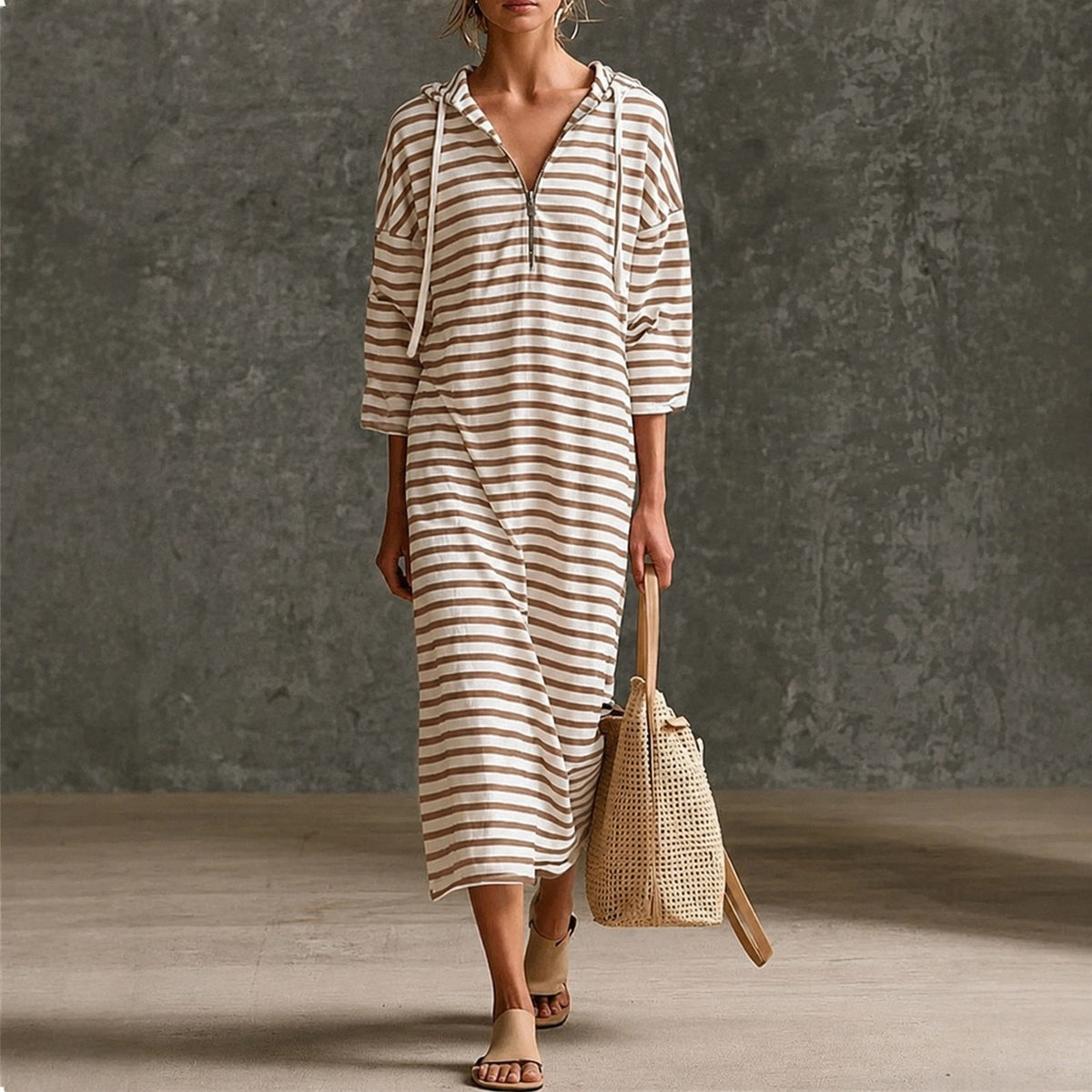 Vestido Viona™ a Rayas con Capucha y Escote en V con Cierre Metálico