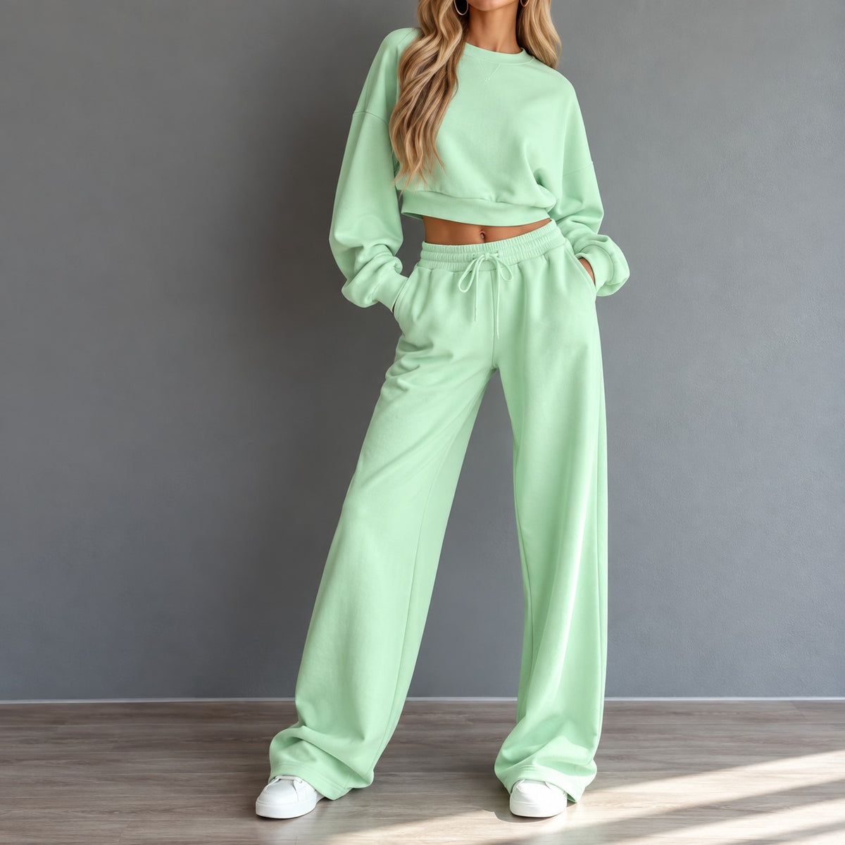 Conjunto Celaya™ con Sudadera Corta y Pantalón de Pierna Ancha  con Cordón