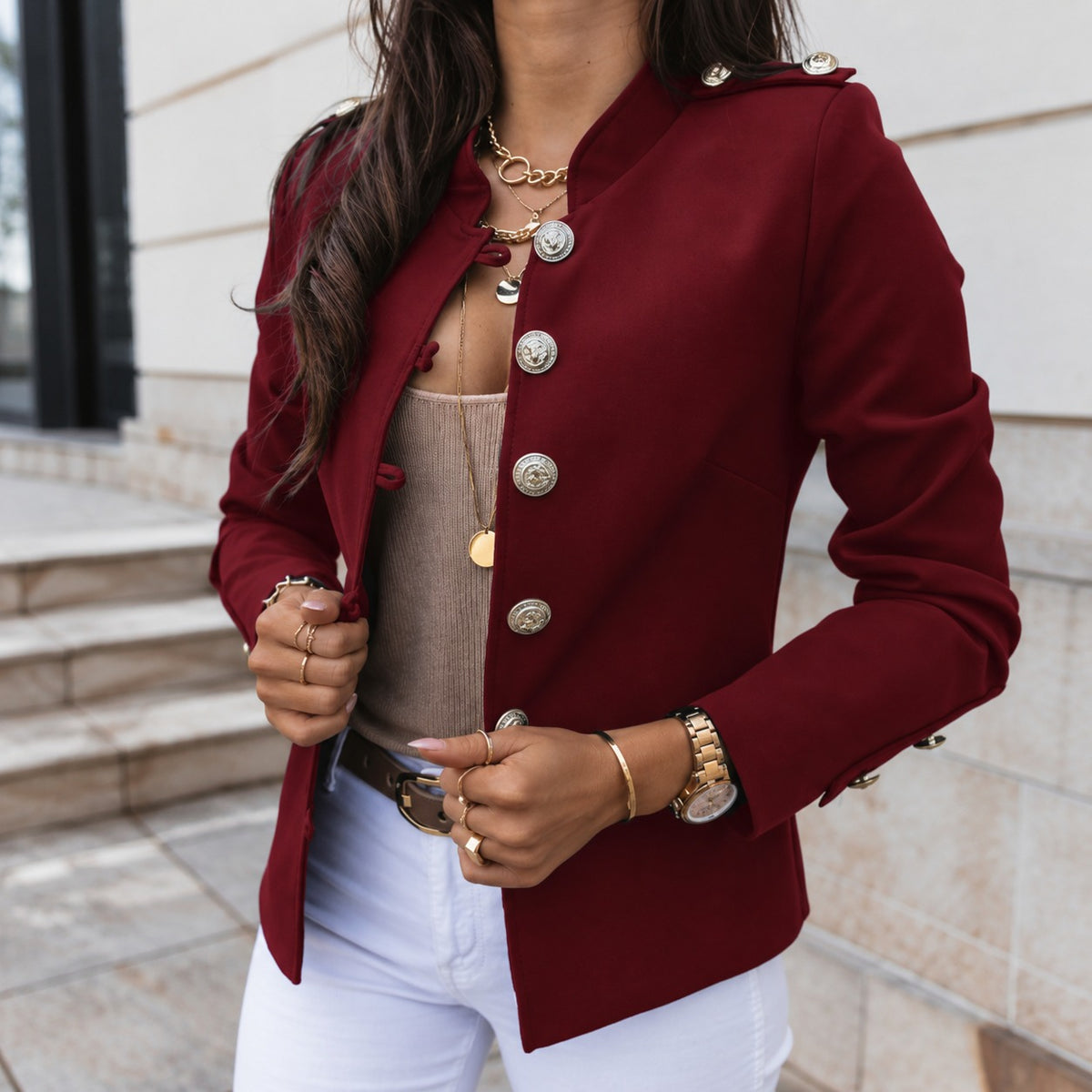 Chaqueta Maxine™ con Cuello Estructurado, Cierre Frontal con Botones y Detalles en los Hombros